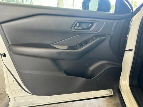 Used 2024 Nissan Rogue S FWD image 32