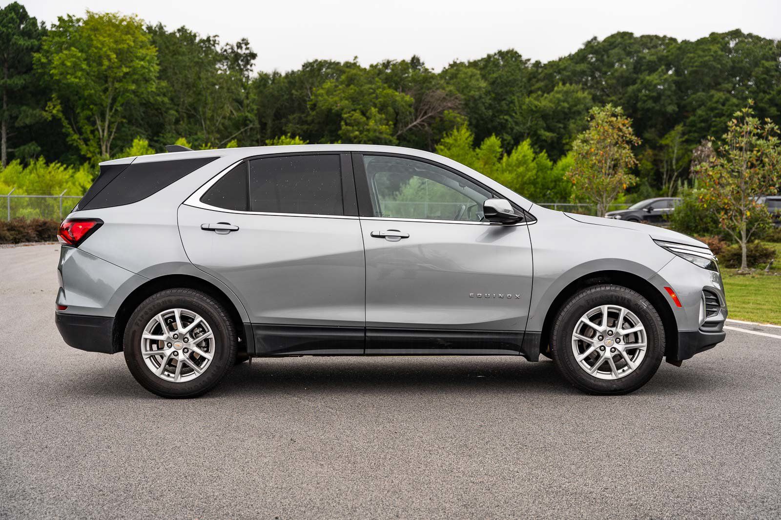 Used 2024 Chevrolet Equinox LT w/ Driver Convenience Package FWD image 8