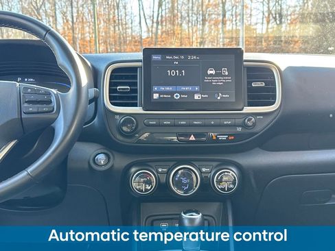 Used 2024 Hyundai Venue SEL image 22