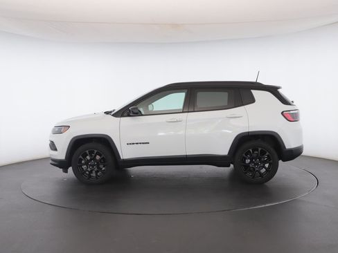 Used 2024 Jeep Compass Latitude w/ Sun and Sound Group image 21