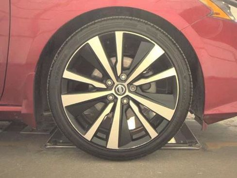 Used 2020 Nissan Altima 2.5 SR FWD image 6