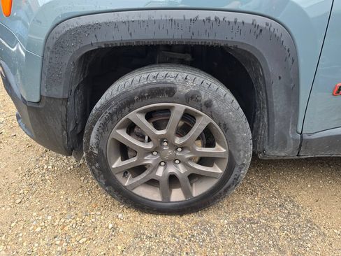 Used 2016 Jeep Renegade 75th Anniversary AWD/4WD image 3