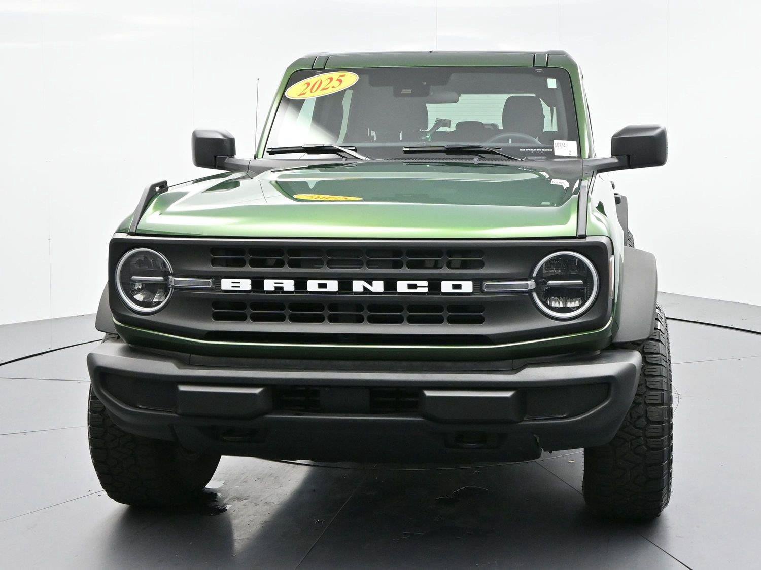 Used 2025 Ford Bronco 4-Door AWD/4WD image 2
