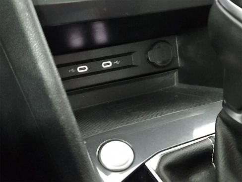 Certified 2022 Volkswagen Tiguan SE image 33