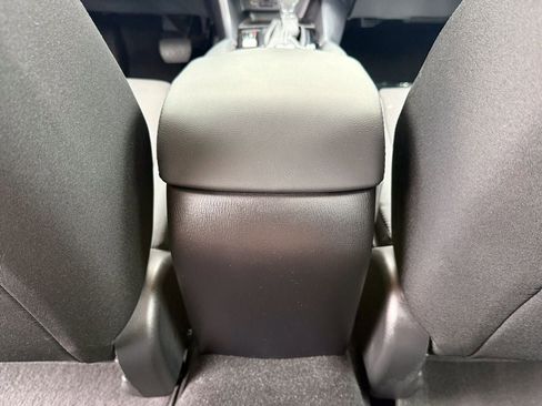 Used 2018 MAZDA MAZDA3 Sport FWD image 32