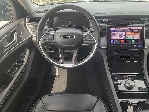 Used 2023 Jeep Grand Cherokee L Limited AWD/4WD image 15
