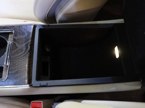 Used 2017 Lincoln Continental Select image 27