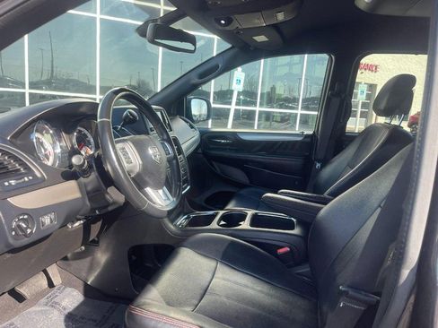 Used 2019 Dodge Grand Caravan GT image 18