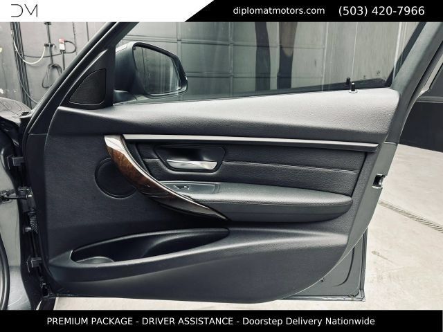 Used 2017 BMW 320i Sedan RWD image 25