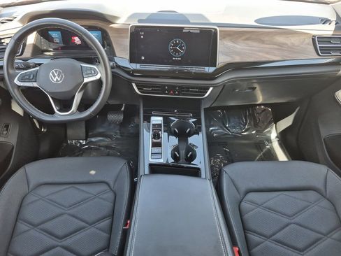 Used 2024 Volkswagen Atlas SE image 13