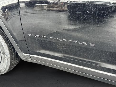 New 2025 Jeep Grand Cherokee L Altitude image 12