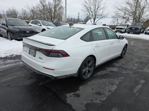 Used 2025 Honda Accord Sport image 3