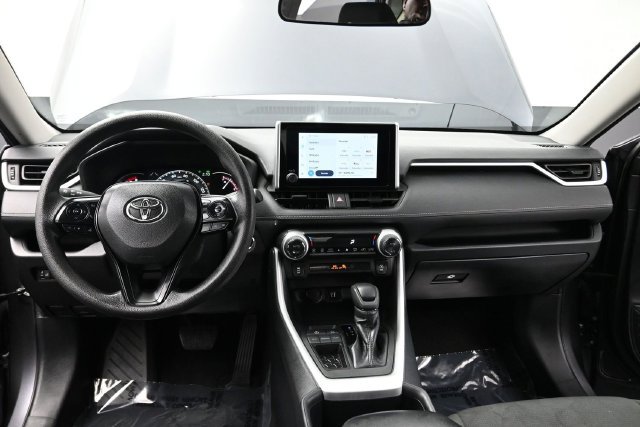 Used 2025 Toyota RAV4 XLE FWD image 17