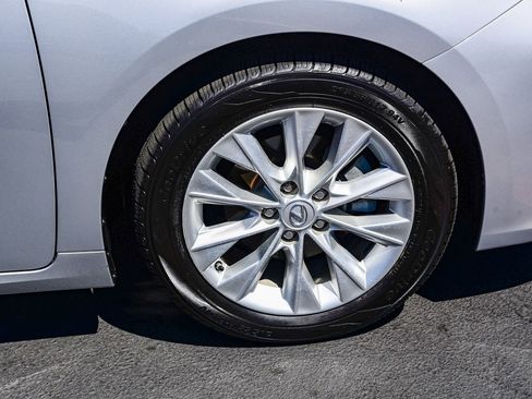 Used 2014 Lexus ES 300h w/ Luxury Package w/Bamboo Trim image 11