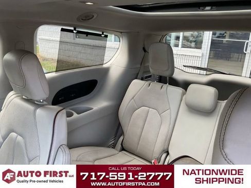 Used 2019 Chrysler Pacifica Limited w/ Advanced Safetytec Group FWD image 11