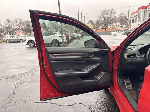 Used 2018 Honda Accord Sport image 12
