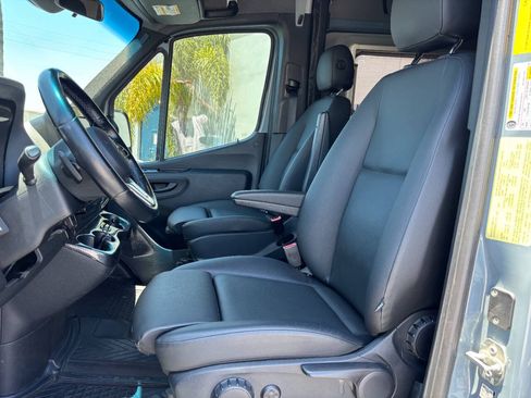 Used 2020 Mercedes-Benz Sprinter 2500 image 35
