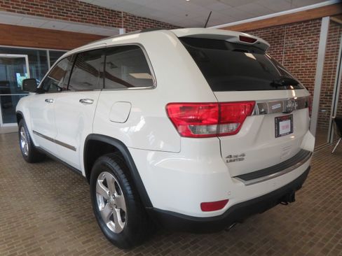 Used 2011 Jeep Grand Cherokee Limited image 6