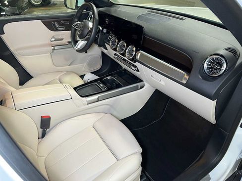 Used 2026 Mercedes-Benz GLB 250 4MATIC image 11