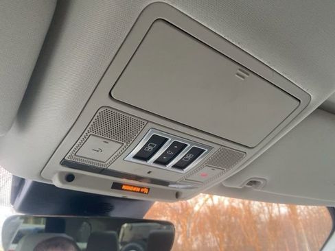 Used 2019 Land Rover Discovery HSE image 27