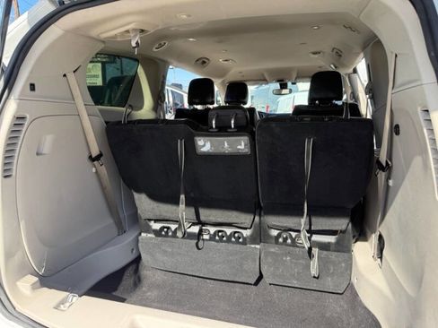 Used 2020 Chrysler Pacifica Touring-L image 11