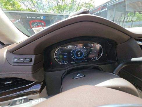 Used 2017 Cadillac Escalade Luxury AWD/4WD image 6