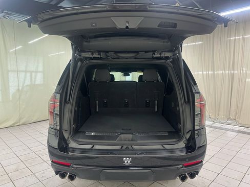 Used 2025 Chevrolet Suburban Z71 image 9