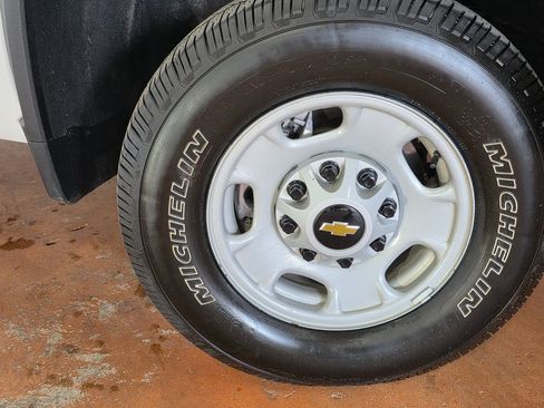 Used 2023 Chevrolet Silverado 2500 W/T w/ WT Safety Package image 5