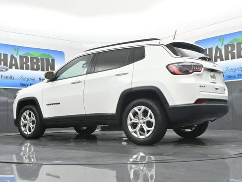 Used 2024 Jeep Compass Latitude AWD/4WD image 17