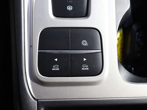 Used 2023 Ford Explorer XLT image 21