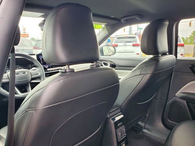 Used 2023 Jeep Compass Limited AWD/4WD image 25