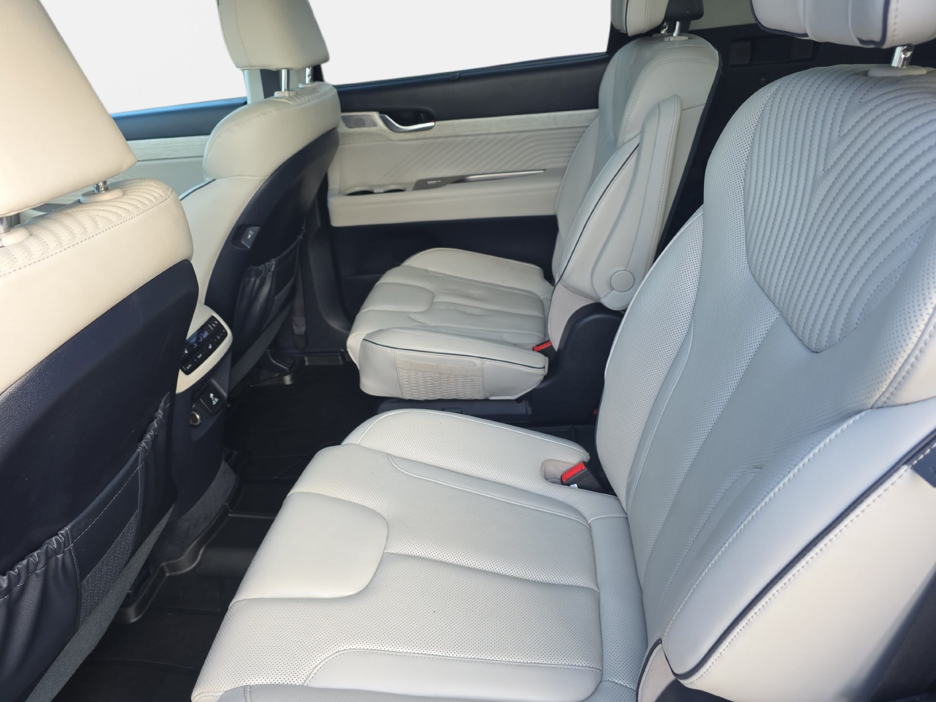 Used 2023 Hyundai Palisade Calligraphy w/ Winter Package FWD image 14