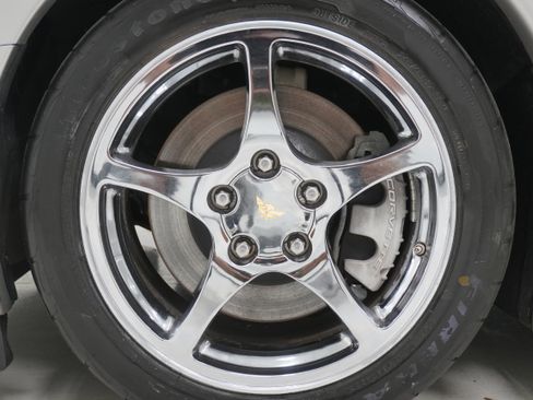 Used 2004 Chevrolet Corvette Convertible w/ Preferred Equipment Group image 28