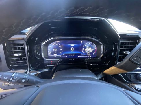 Used 2025 Chevrolet Silverado 2500 ZR2 w/ Technology Package image 11