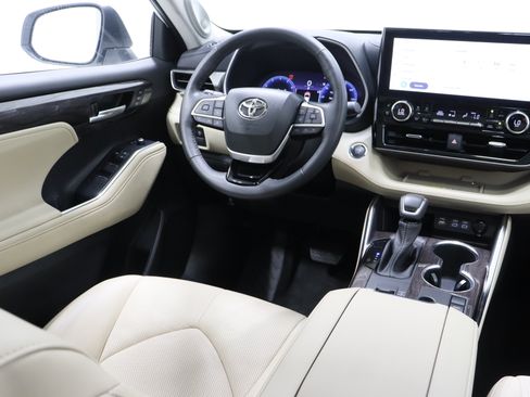 Used 2023 Toyota Highlander Limited image 33