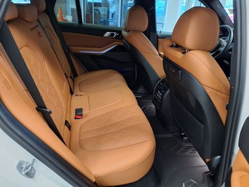 Used 2023 BMW X5 xDrive40i w/ Parking Assistance Package AWD/4WD image 14