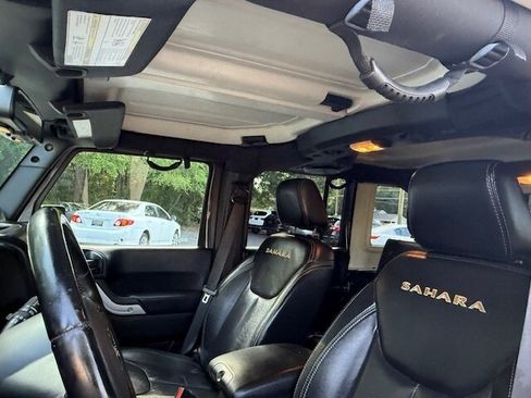 Used 2014 Jeep Wrangler Unlimited Sahara image 10