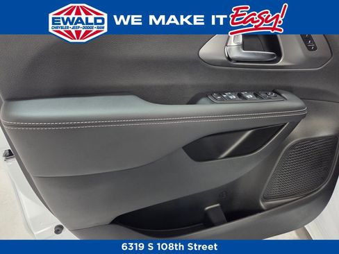 New 2026 Chrysler Pacifica Select image 10