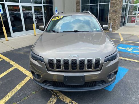 Used 2019 Jeep Cherokee Latitude Plus AWD/4WD image 11