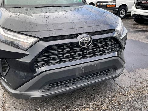 Used 2025 Toyota RAV4 LE AWD/4WD image 3