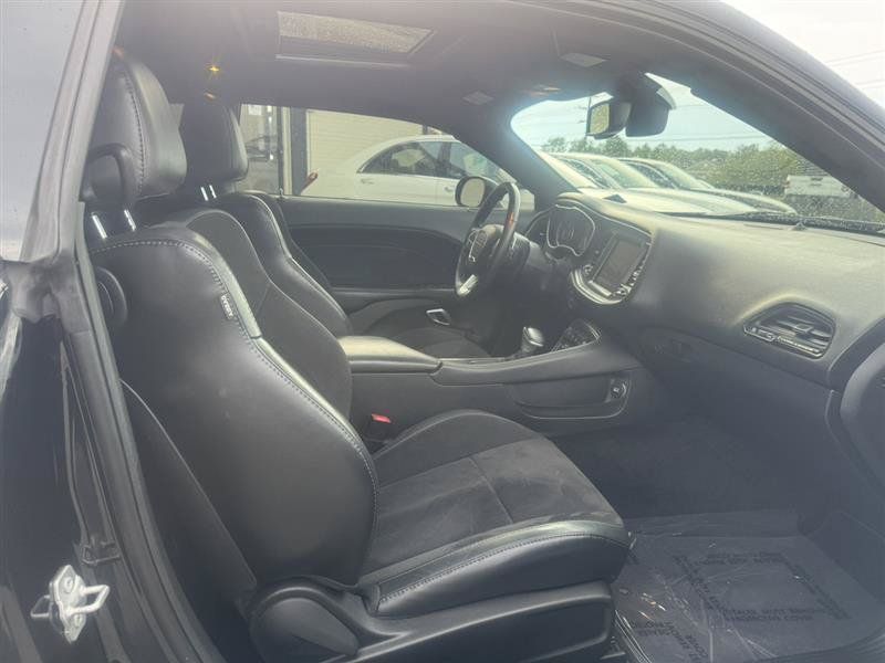 Used 2016 Dodge Challenger R/T Scat Pack w/ Leather Interior Group RWD image 10