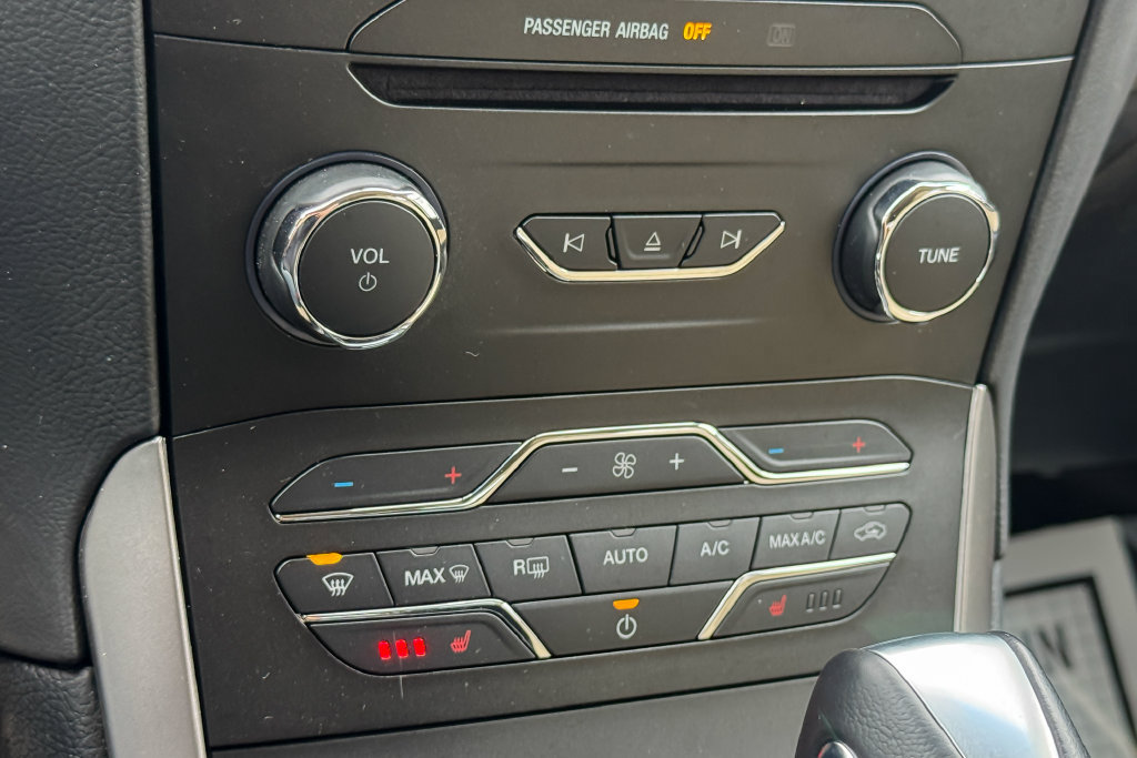 Used 2018 Ford Edge SEL w/ Equipment Group 201A AWD/4WD image 34