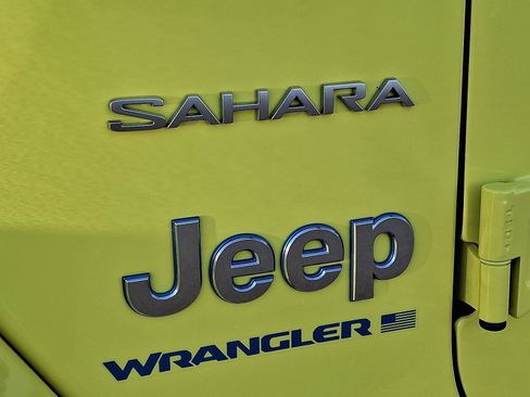 Used 2023 Jeep Wrangler Sahara w/ Cold Weather Group image 30