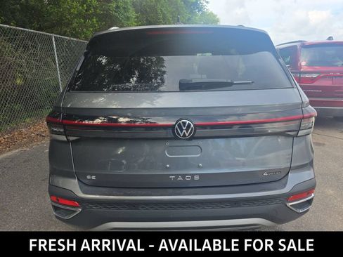 Used 2025 Volkswagen Taos SE AWD/4WD image 5