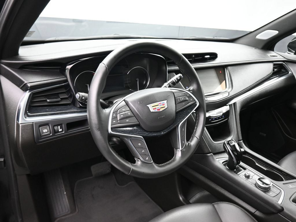 Used 2025 Cadillac XT5 Premium Luxury FWD image 15