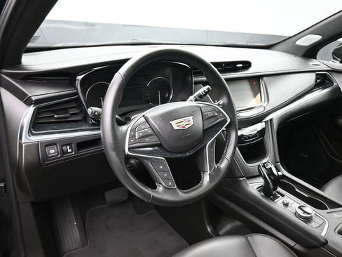 Used 2025 Cadillac XT5 Premium Luxury image 15