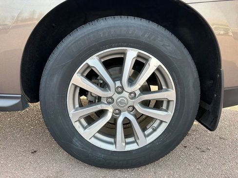 Used 2015 Nissan Pathfinder SL w/ Trailer Tow Package image 43