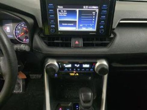 Used 2020 Toyota RAV4 LE image 14