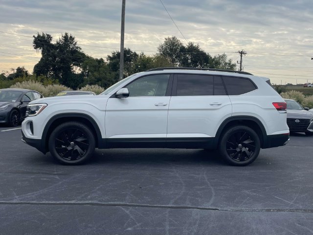 Certified 2026 Volkswagen Atlas SE w/ Black Wheel Package FWD image 4
