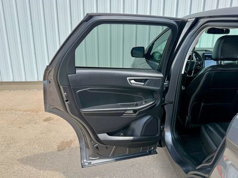 Used 2021 Ford Edge Titanium AWD/4WD image 15